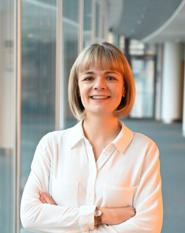 Lea arbeitet mit politischen Entscheidungsträgern in der EU zusammen, um alternative Proteine voranzubringen und ein nachhaltigeres Ernährungssystem zu schaffen.