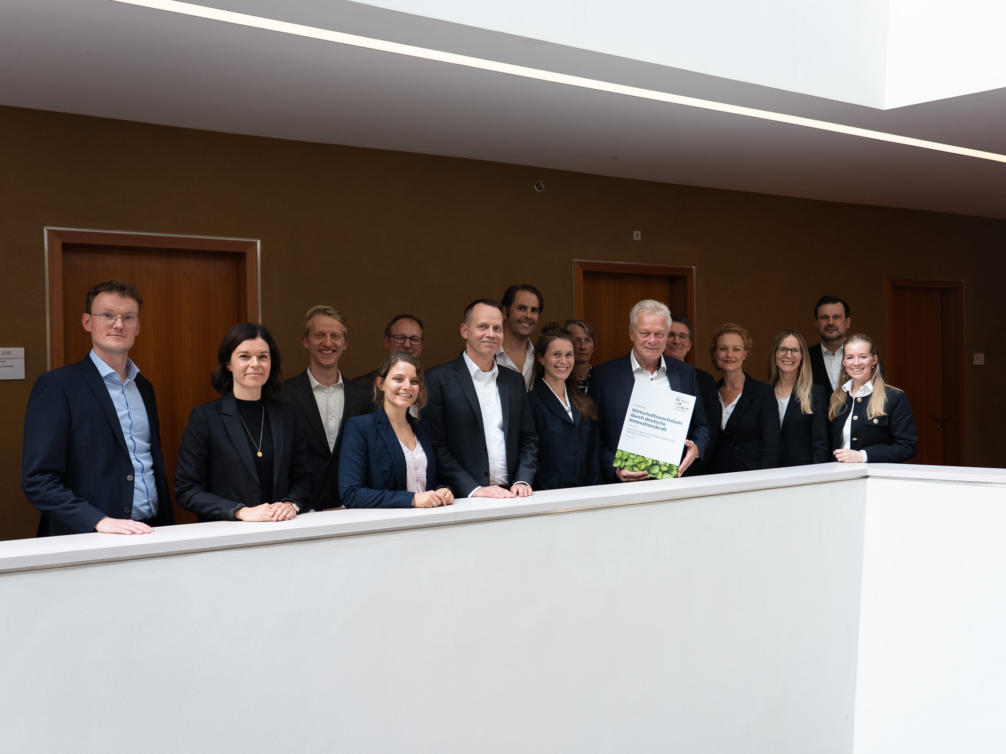 Forum Proteine der Zukunft übergibt Handlungsempfehlungen an Bundesminister Rainer